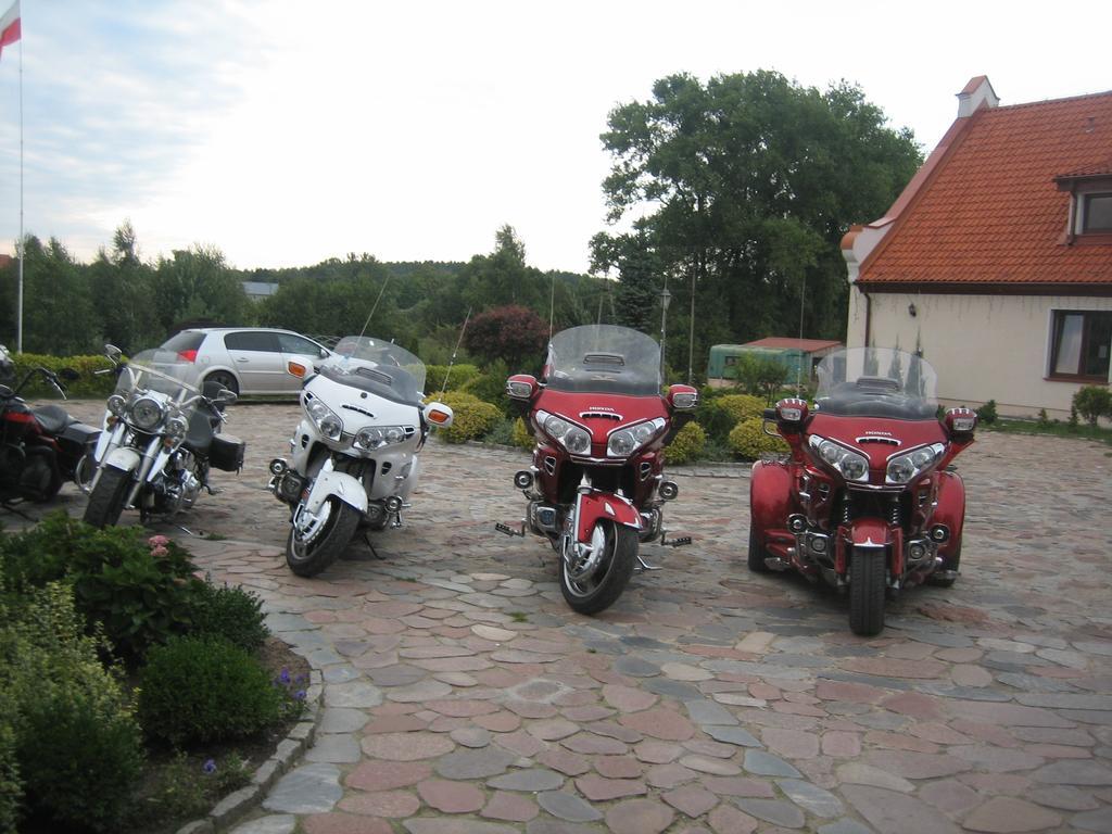 Gosciniec Rycerski Acomodação com café da manhã Paprotki Exterior foto