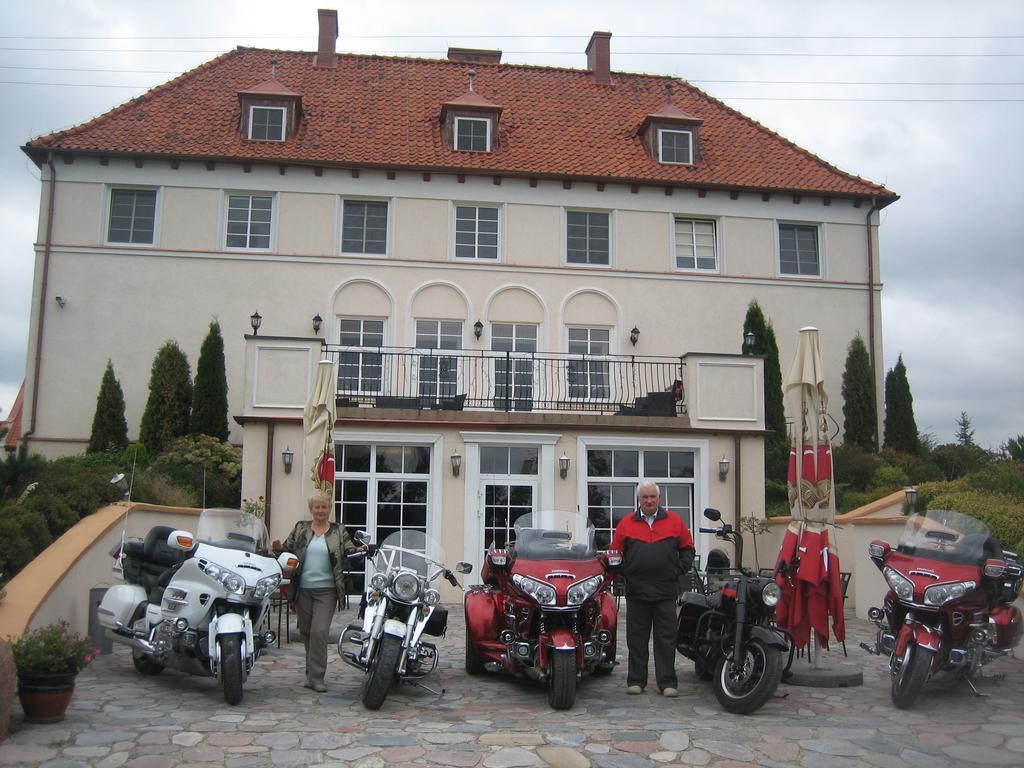 Gosciniec Rycerski Acomodação com café da manhã Paprotki Exterior foto