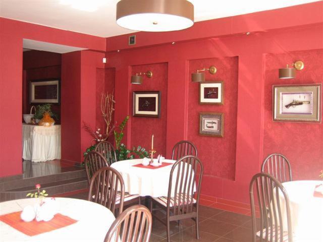 Gosciniec Rycerski Acomodação com café da manhã Paprotki Exterior foto